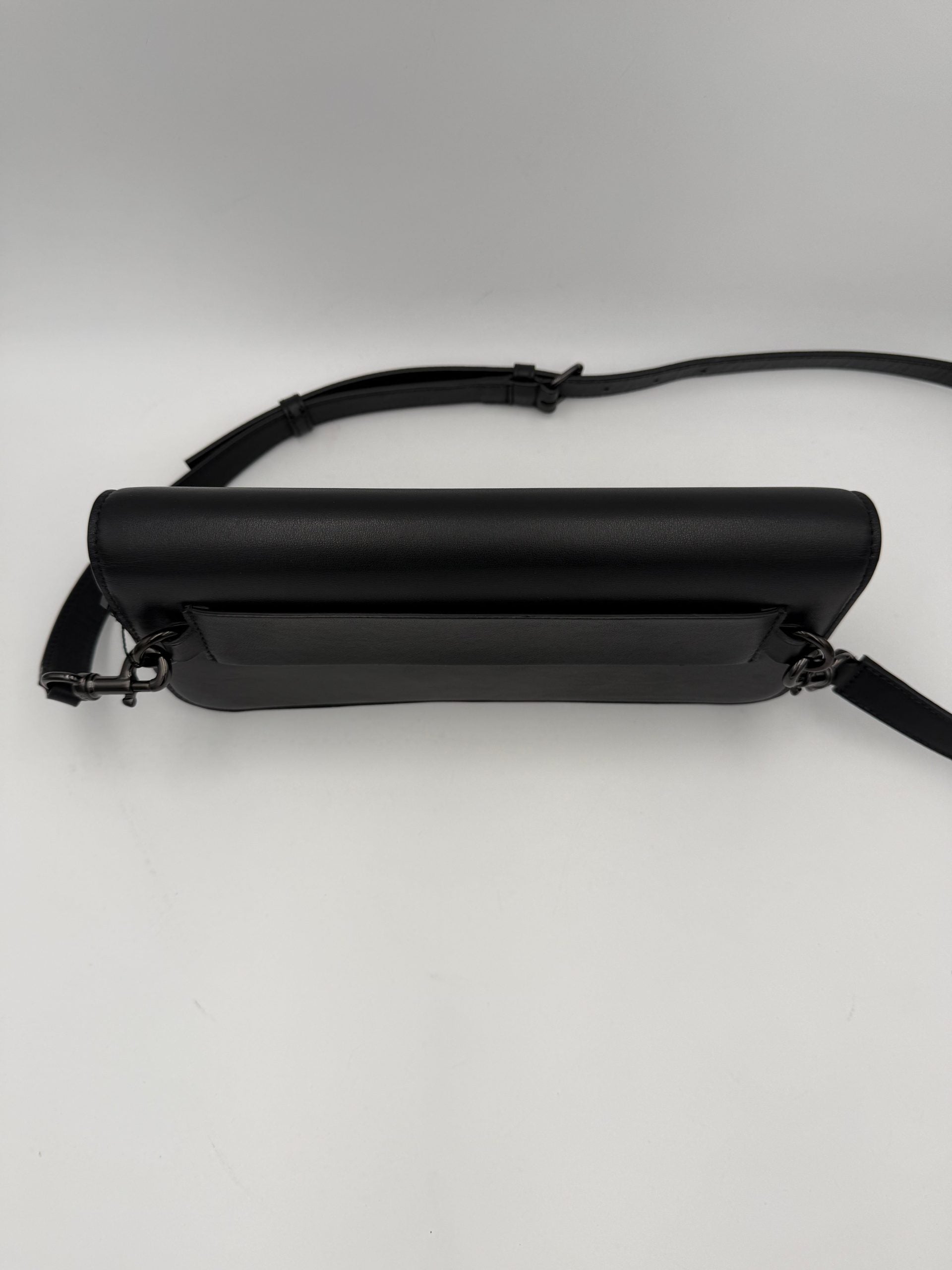 Valentino Garavani VALENTINO GARAVANI VLOGO Black Handbag