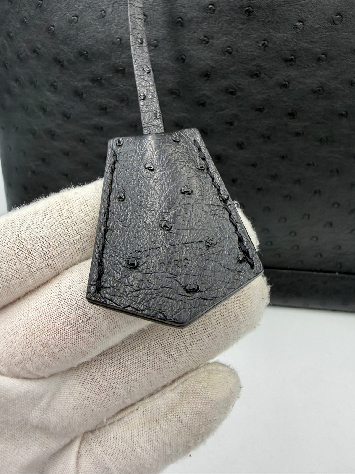 Louis Vuitton Alma GM veske i svart strutseskinn – bilde 2