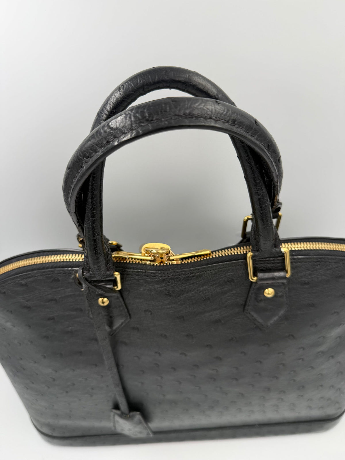 Louis Vuitton Alma GM veske i svart strutseskinn – bilde 5