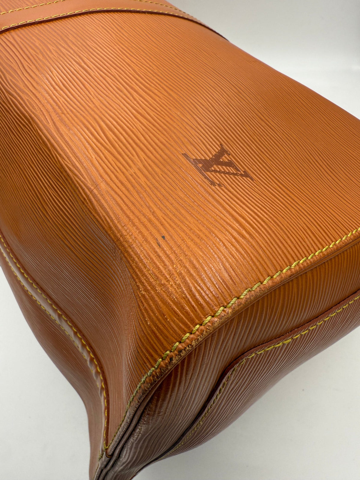 Louis Vuitton Keepall 50 Travel Bag in Honey Epi Leather – image 7