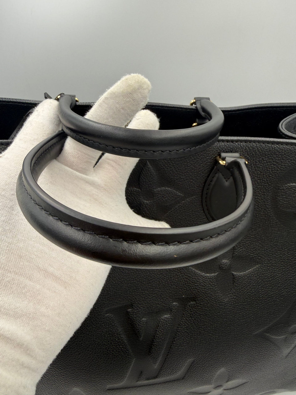 Louis Vuitton OnTheGo GM handväska i Monogram Empreinte – bild 7